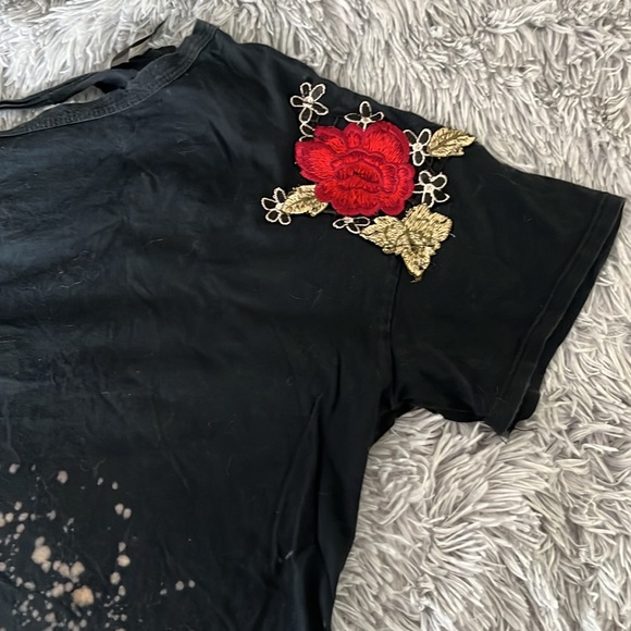 Grunge off shoulder tee M embroidered roses oversized splatter destroyed punk 🥀 - Picture 2 of 9